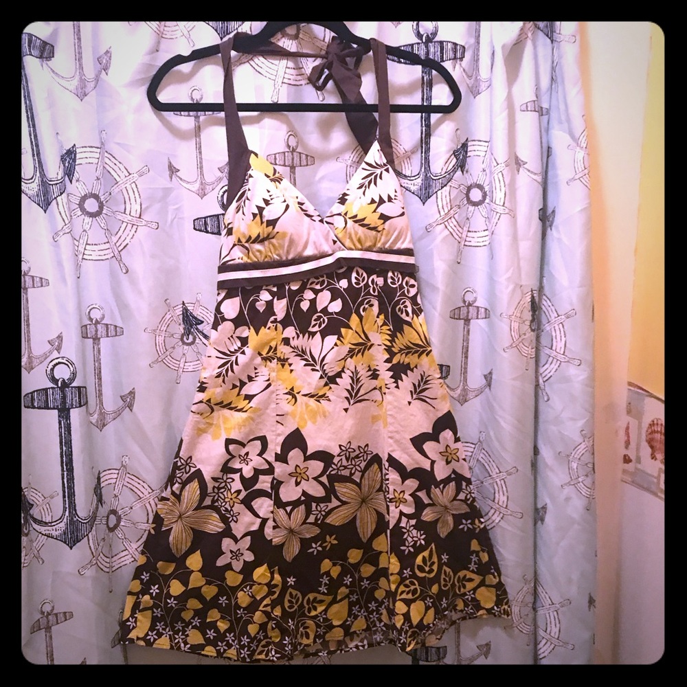 📣 LAST CHANCE🛍Halter Fit to Flare Dress
